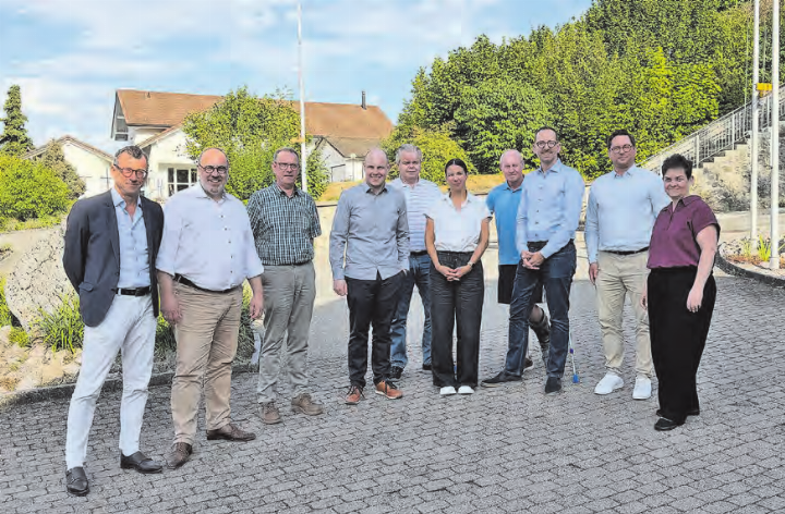 Projektsteuerung, v.l.n.r.: Martin Süess (Kanton), Patrick Deicher (BDO), Josef Willi (GA Dürrenäsch), Lukas Spirgi (GA Leutwil), Hans Rudolf Senn (GR Leutwil), Simone Bertschi (VA Dürrenäsch), Hans Schlatter (GS Leutwil), Christian Wernli (BDO), Thomas Schärer (BDO), Manuela Riner (GS Dürrenäsch). (Bild: zVg.)