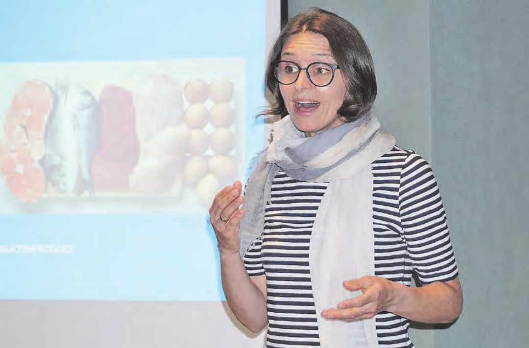 Stv. Kantonschemikerin Olga Miller gab einen vertieften Einblick in die Ewigkeitschemikalien. (Bilder: Melanie Köchli) Stv. Kantonschemikerin Olga Miller gab einen vertieften Einblick in die Ewigkeitschemikalien. (Bilder: Melanie Köchli)