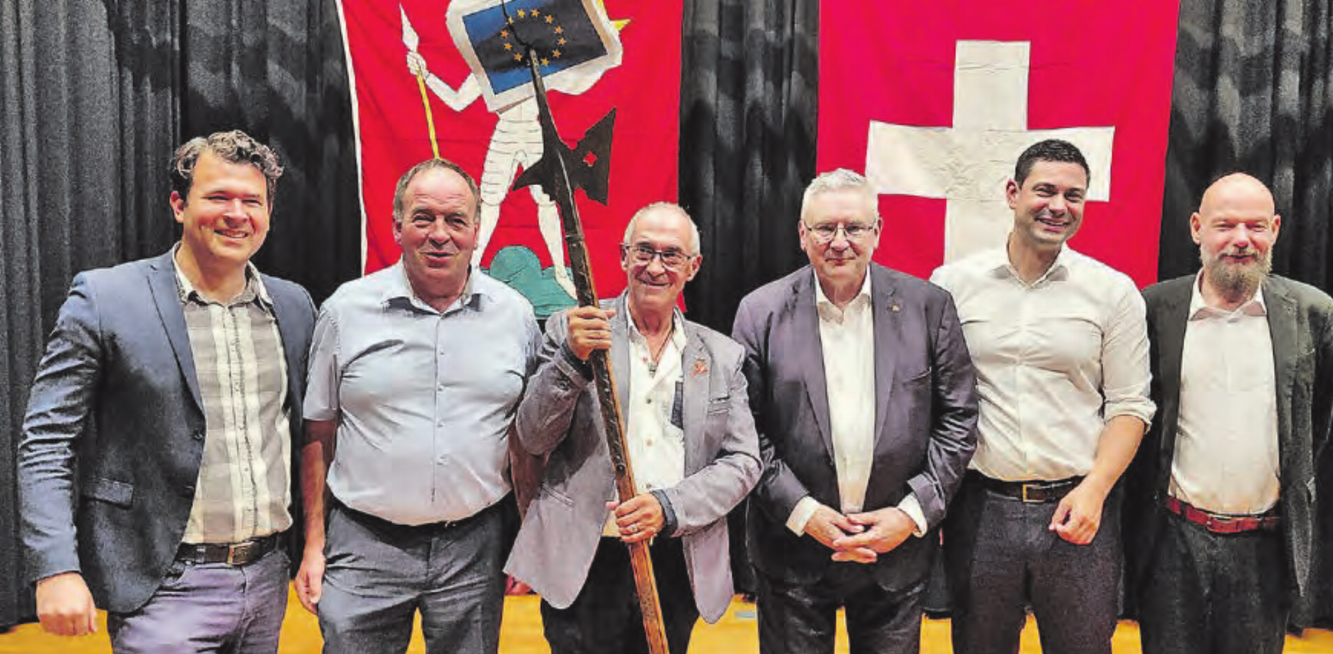 Kämpfen beherzt gegen die EU-Verträge: (v.l.) Grossrat Simon Baumgartner, Nationalrat Alois Huber, Hans-Heinrich Leuzinger, Ortsparteipräsident Menziken, die Nationalräte Andreas Glarner und Benjamin Giezendanner und der Reinacher Ortsparteipräsident Bruno Rudolf. (Bild: Roland Marti) - Das Bild wird blockiert. – Möglicherweise durch einen aktiven Adblocker.