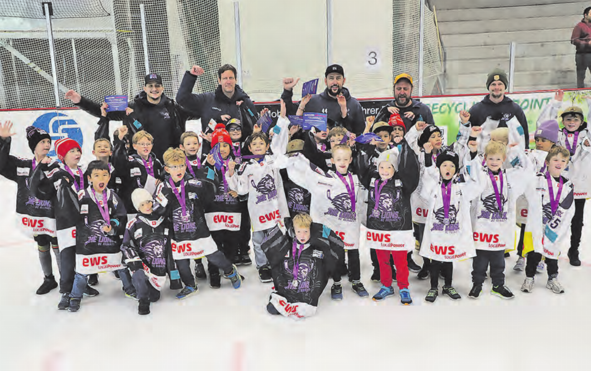 Die U9 des SC Reinach spielte in zwei Teams um Ruhm und Ehre. Für das Gruppenbild versammelten sich die Jüngsten und ihre Trainer für ein Teamfoto. Mehr Bilder unter facebook.com/wynentaler. (Bilder: Remo Conoci) - Das Bild wird blockiert. – Möglicherweise durch einen aktiven Adblocker.
