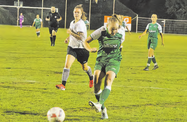 Menzo Reinachs Sturmspitze Chiara Jurcevic besiegelte mit dem 2:0 noch vor der Pause das Cup-Out der Böjuerinnen. (Bild: Roland Jaus)
