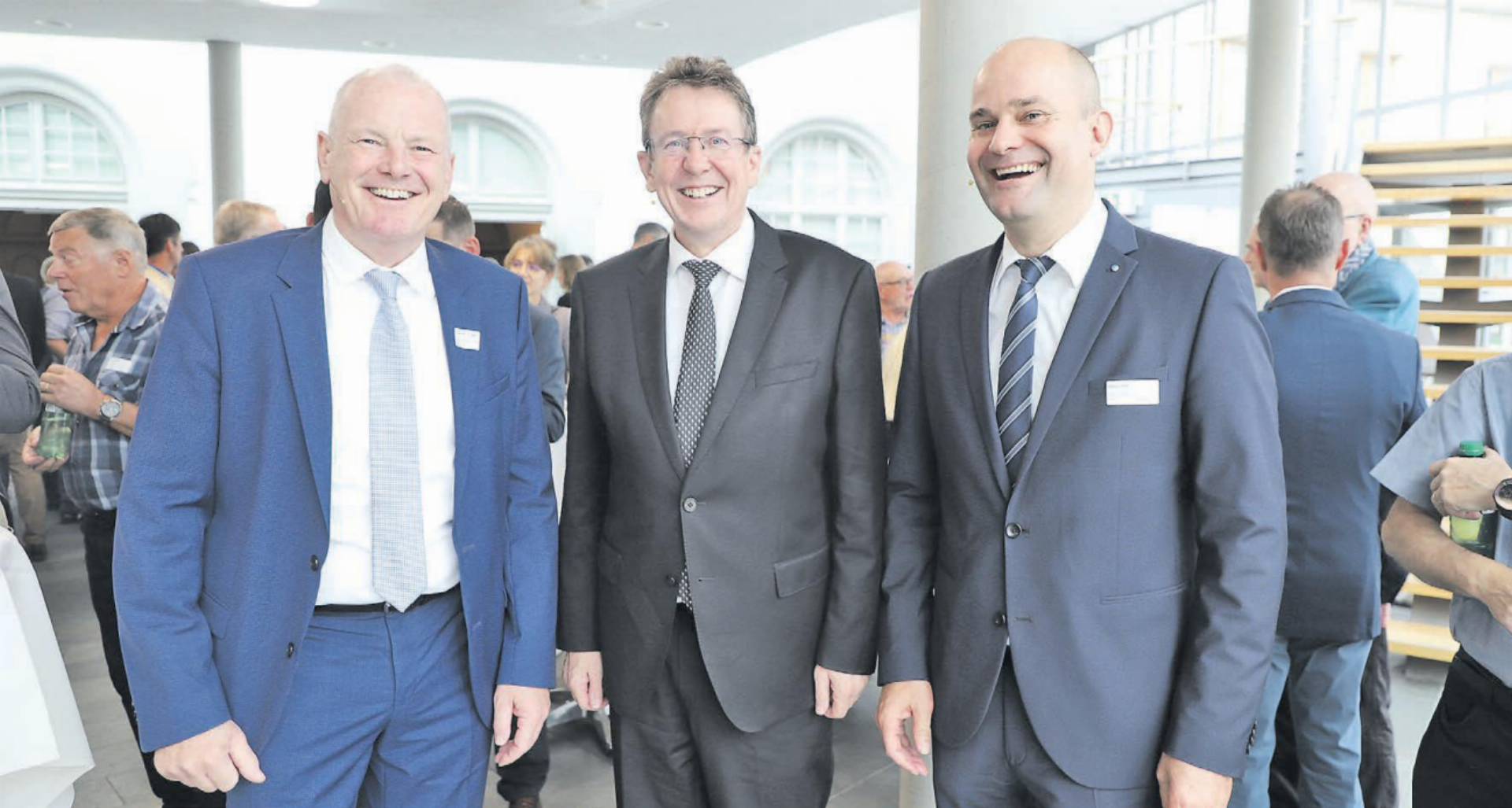 Zu der diesjährigen Seetal-Konferenz konnten Bundesrat Albert Rösti (Bildmitte), der Aargauer Landammann Stephan Attiger (l.) und der Luzerner Regierungsrat Fabian Peter im Böjuer Löwensaal begrüsst werden. (Bilder: Remo Conoci) - Das Bild wird blockiert. – Möglicherweise durch einen aktiven Adblocker.