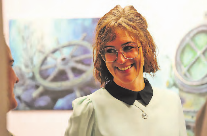 Janine Flückiger freut sich über ihre erste Ausstellung.