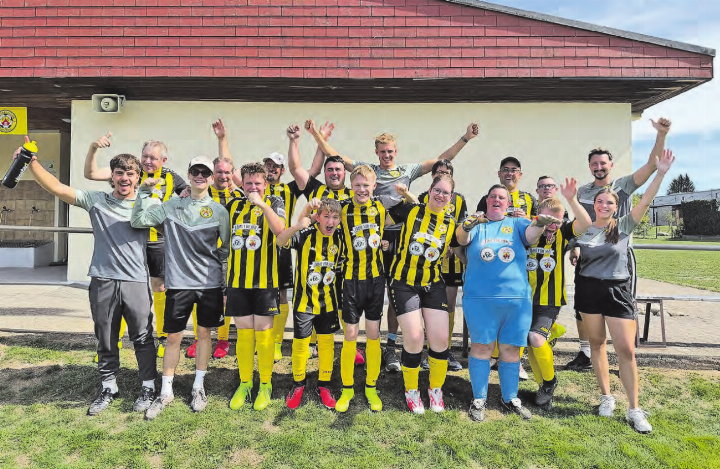 Grosse Freude: Die Spielerinnen und Spieler gaben auf und neben dem Feld alles. (Bild: zVg.)