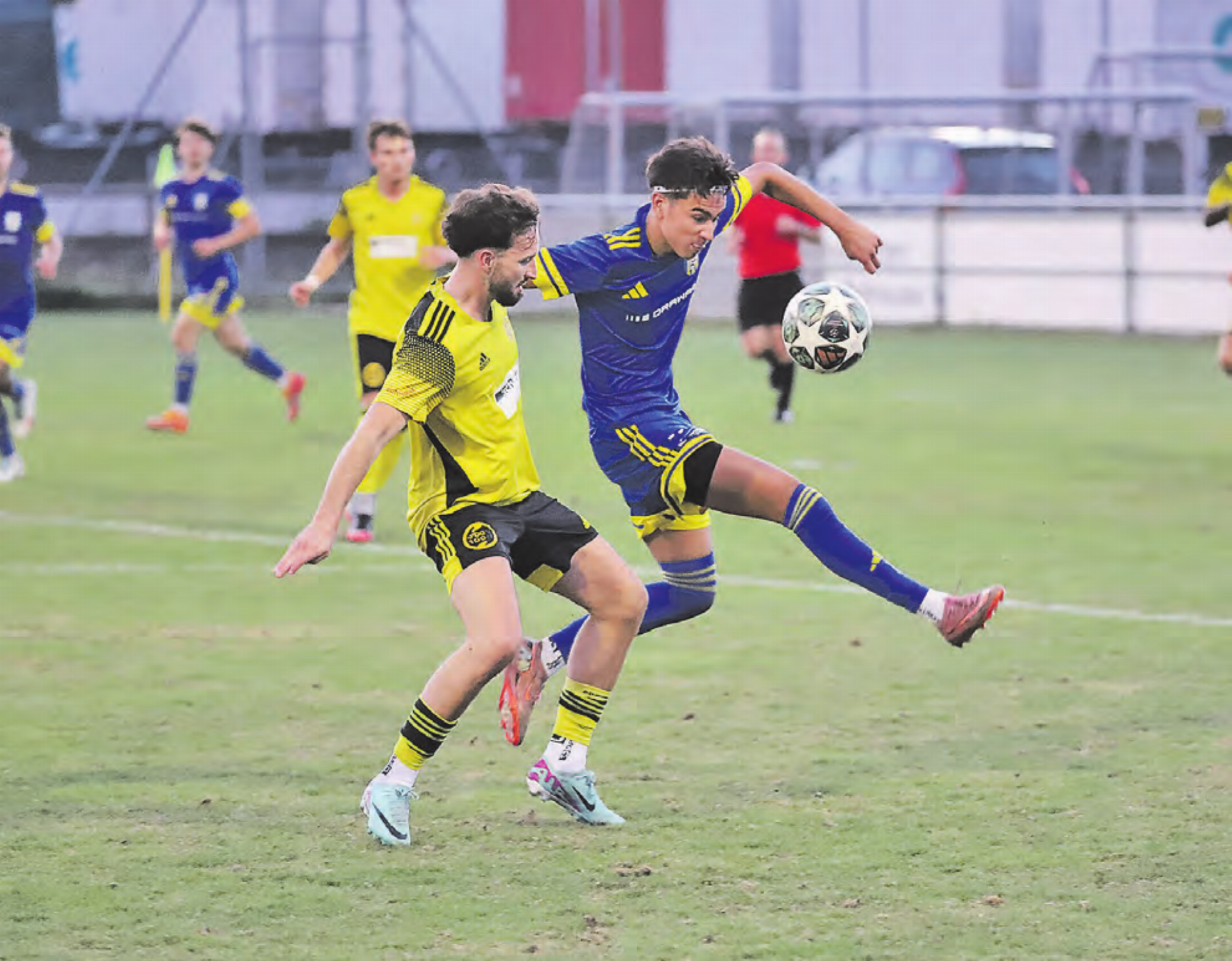 Hartumkämpftes Spiel auf der ZehnderMatte. Gränichens Colin Galligani (l.) im Zweikampf mit Hugo Mangus vom FC Frick. (Bild: Remo Conoci) - Das Bild wird blockiert. – Möglicherweise durch einen aktiven Adblocker.
