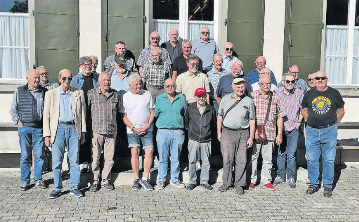 Von Heimarbeit bis maschinell: Die Teilnehmer der Männerstamm-Reise befassten sich mit der Sorntaler Textilindustrie. (Bild: zVg.)