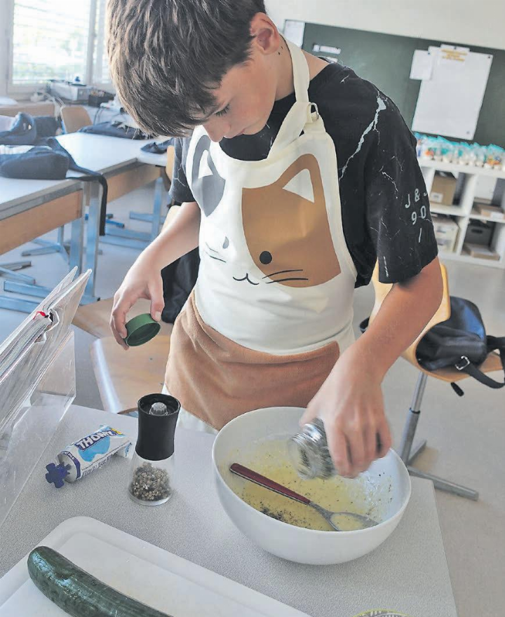 Höchste Konzentration: Das Essen muss richtig gewürzt sein. (Bilder: zVg.)