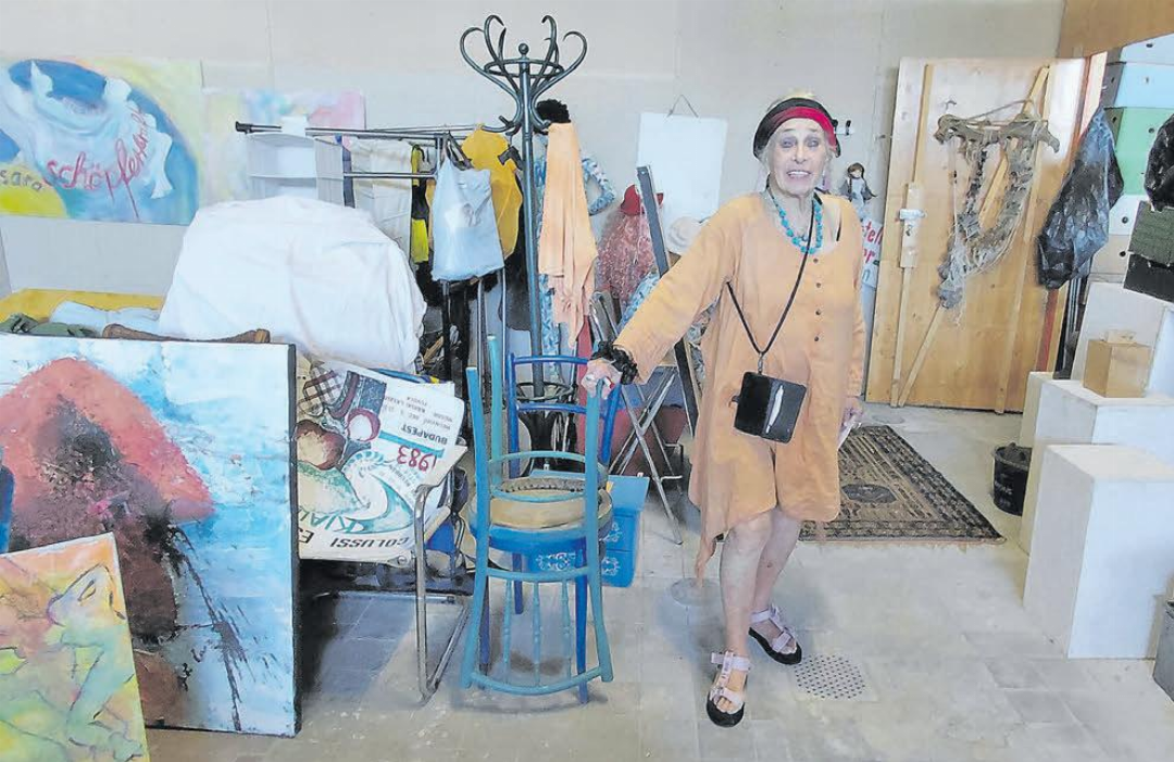 Estillö Colussi in ihrem Atelier an der Hauptstrasse in Menziken. Estillö Colussi in ihrem Atelier an der Hauptstrasse in Menziken.