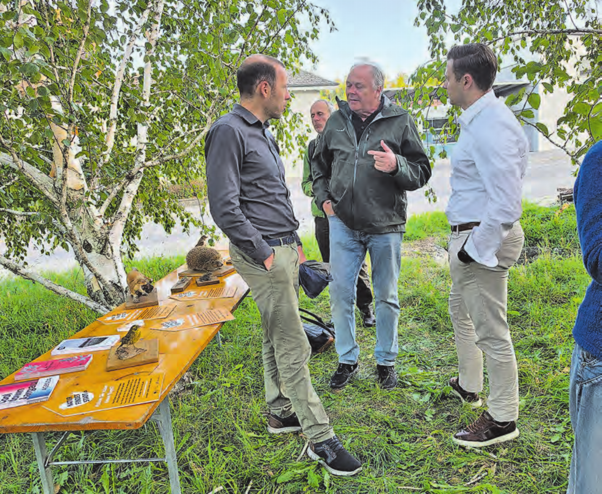 Eine Einweihung, die Neugier wecken wollte und darum den Gästen einige Inputs zum naturnahen Gartenbau geboten hat. (Bild: zVg.) - Das Bild wird blockiert. – Möglicherweise durch einen aktiven Adblocker.