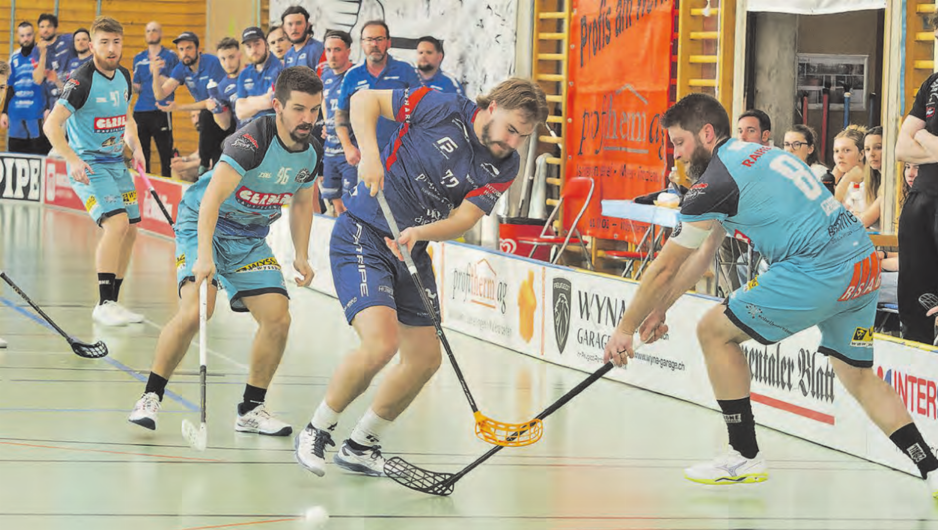 Ein Bild aus vergangenen Tagen: Jesse Arola (Mitte), hier noch im Dress der Lok Reinach, spielte am Wochenende mit dem Team aus dem Sarganserland nun gegen seinen ehemaligen Verein. (Archivbild: Roland Jaus) - Das Bild wird blockiert. – Möglicherweise durch einen aktiven Adblocker.