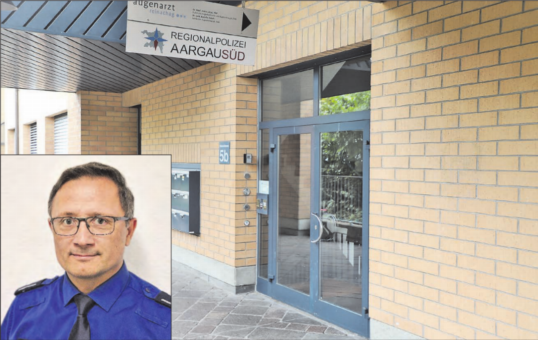 Daniel Kretz, Leiter der Regionalpolizei Aargau Süd freut sich auf dem Umzug im Sommer 2027. Heute ist der Eingang zur Dienststelle kaum zu sehen. Daniel Kretz, Leiter der Regionalpolizei Aargau Süd freut sich auf dem Umzug im Sommer 2027. Heute ist der Eingang zur Dienststelle kaum zu sehen.