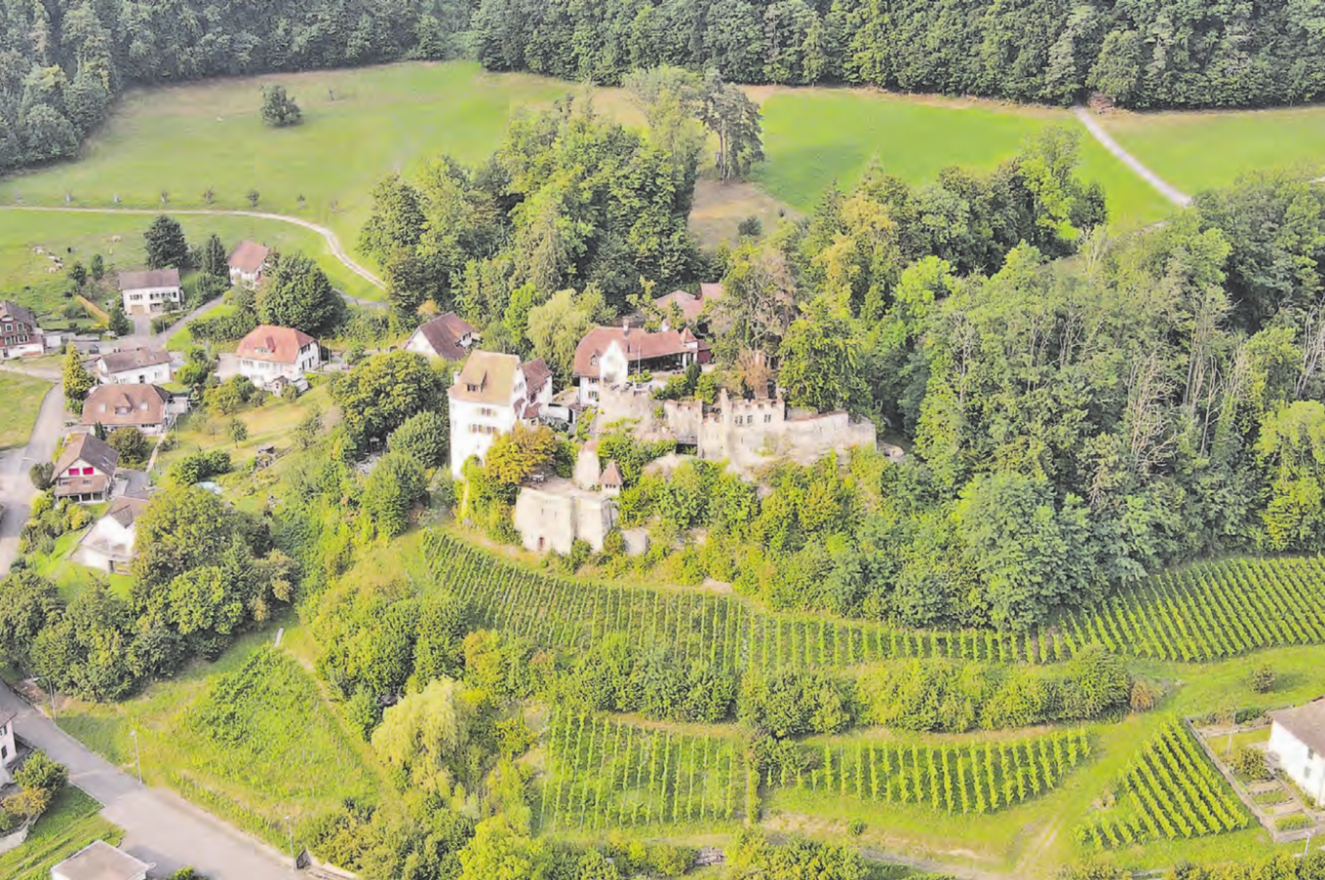 Soll wieder zum Leben erwachen: Das Schloss Trostburg in Teufenthal. (Bild: Nick Schaffner) - Das Bild wird blockiert. – Möglicherweise durch einen aktiven Adblocker.