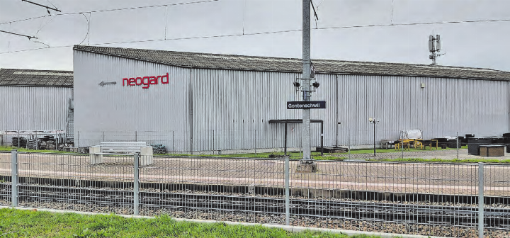 Die Neogard AG in unmittelbarer Nähe des Bahnhofs Gontenschwil schliesst voraussichtlich per Frühjahr 2027. (Bilder: Roland Marti)